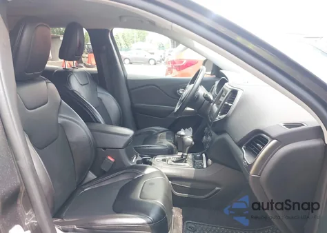 2019 Jeep Cherokee Latitude Plus 4X4 from USA, damaged, VIN 1C4PJMLBXKD130475